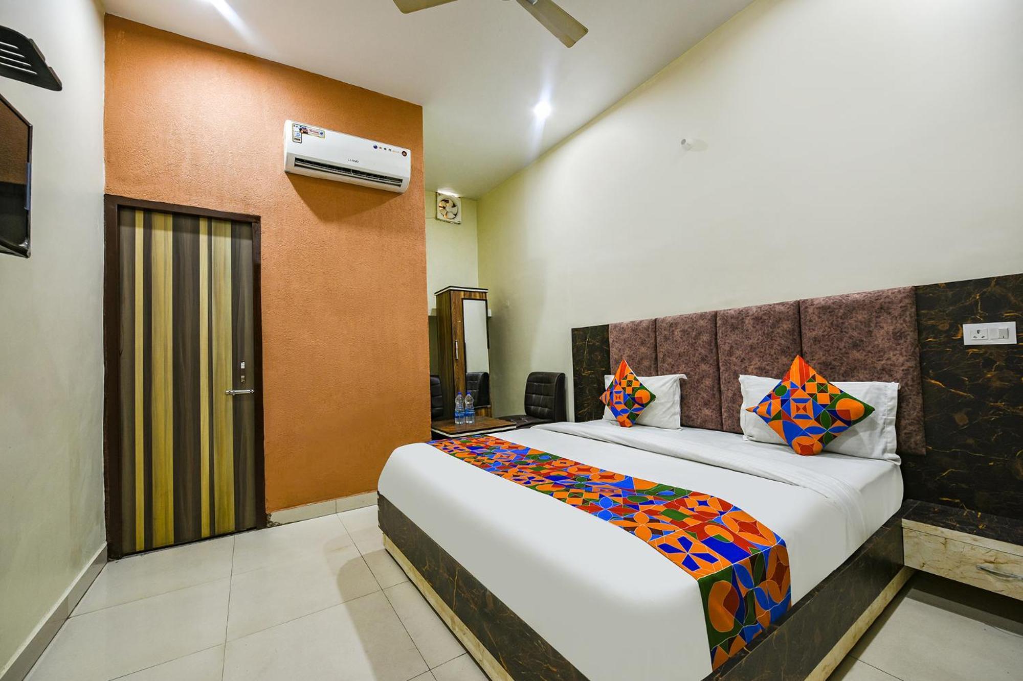 Fabexpress Galaxy Hotel Nayagaon Bagian luar foto
